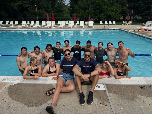 Zárobok plavčíkov Premier Aquatics v lete 2026